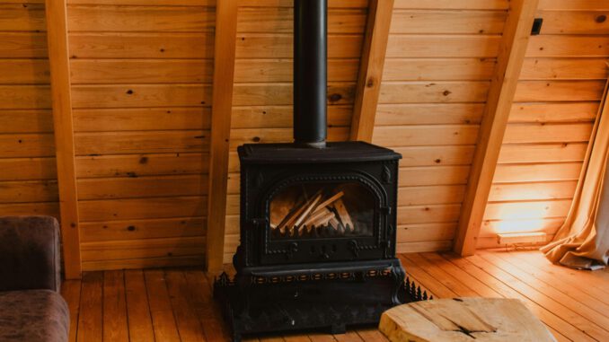 Hofheim bietet erneut kostenlosen Ofenführerschein zur Emissions- und Verbrauchsreduzierung