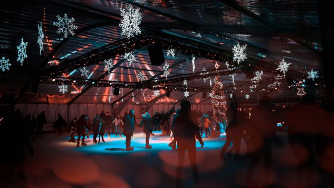 Jahresabschluss auf dem Eis: Eis-Disco in der Henkell Kunsteisbahn am 19. Dezember