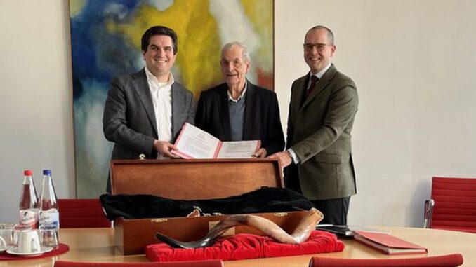 Stadtarchiv Wiesbaden übernimmt umfangreichen Vorlass des Theaterintendanten Manfred Beilharz