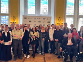 Wiesbaden startet inklusives Kunstprojekt mit Tandems, Film und Auktion